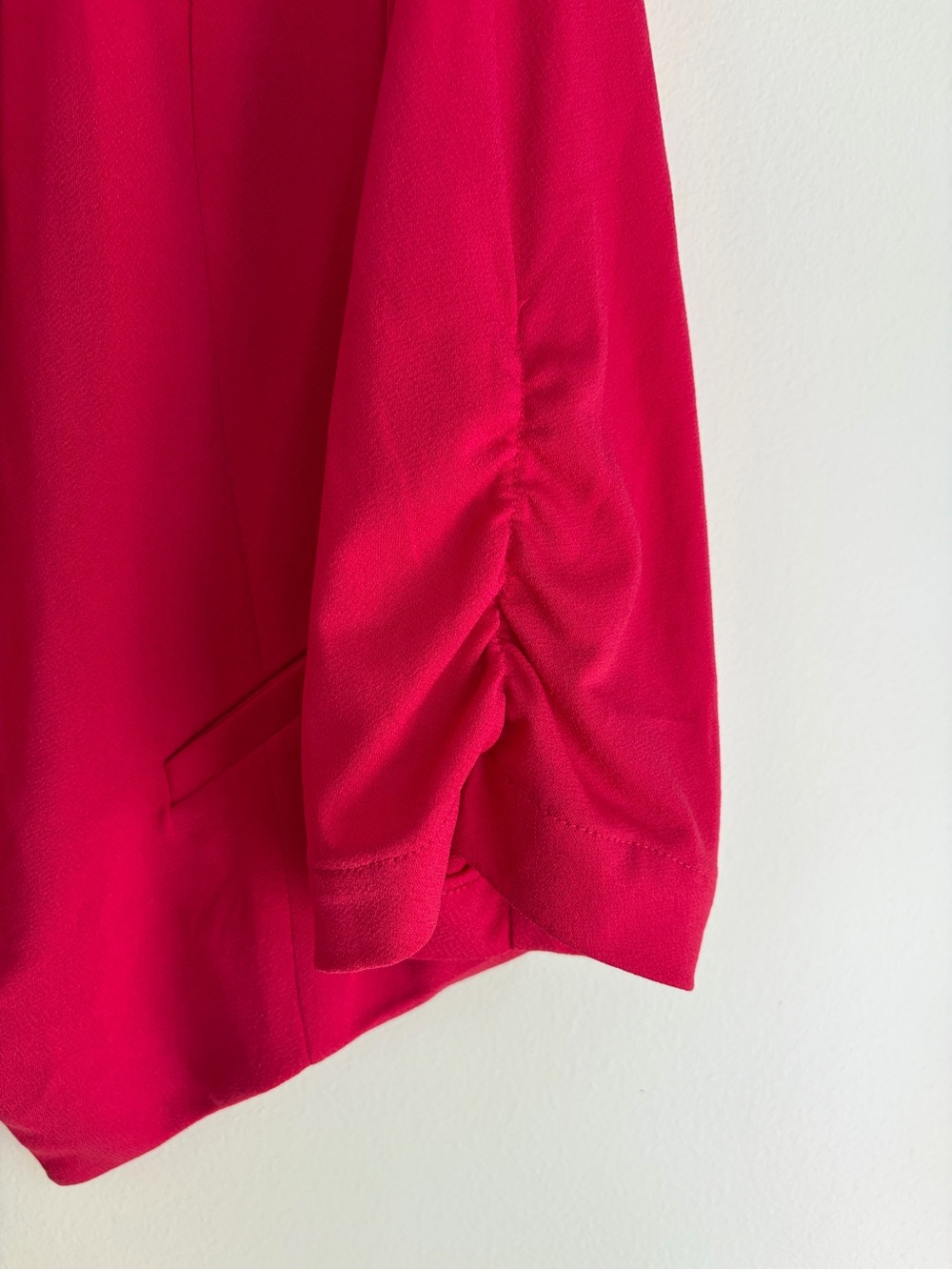 Torrid Hot Pink 3/4 Sleeve Cropped Open Blazer Jacket Size 1 - Picture 3 of 6